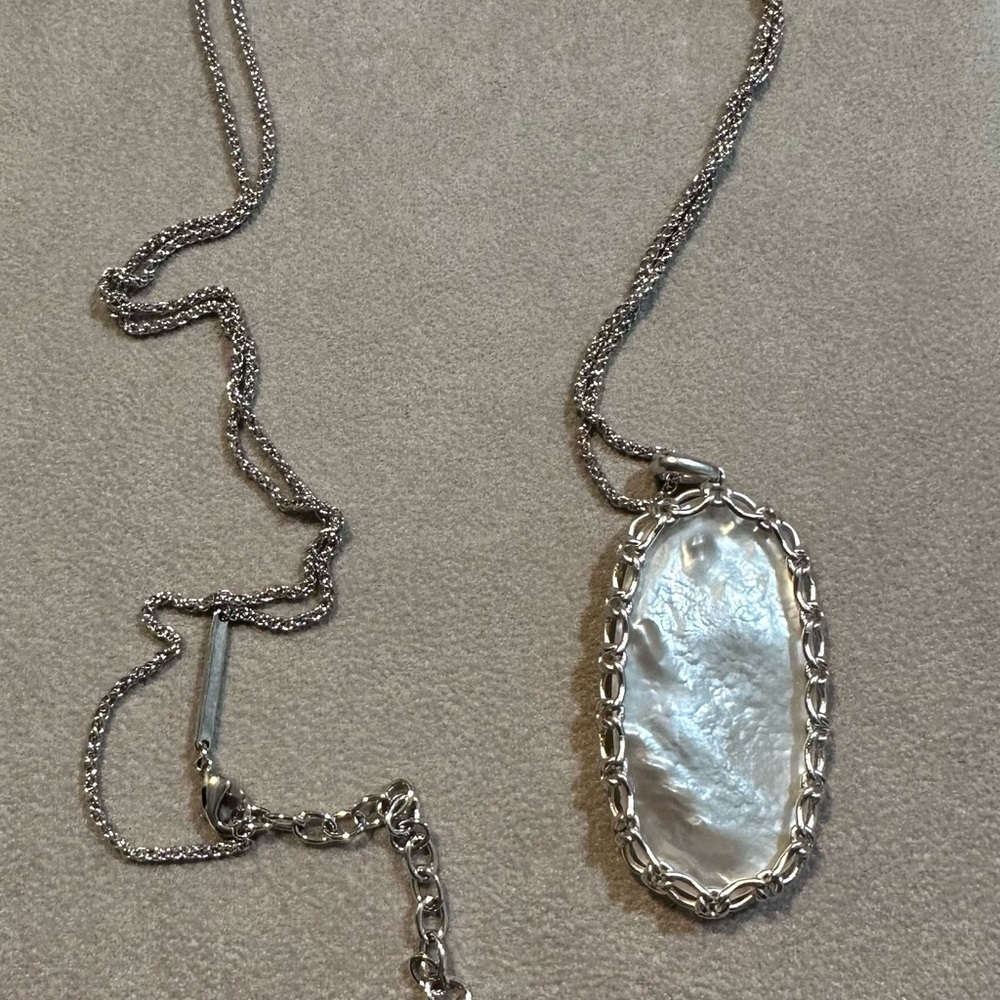 Elegant Kendra Scott Silver Necklace with Mother of Pearl Pendant